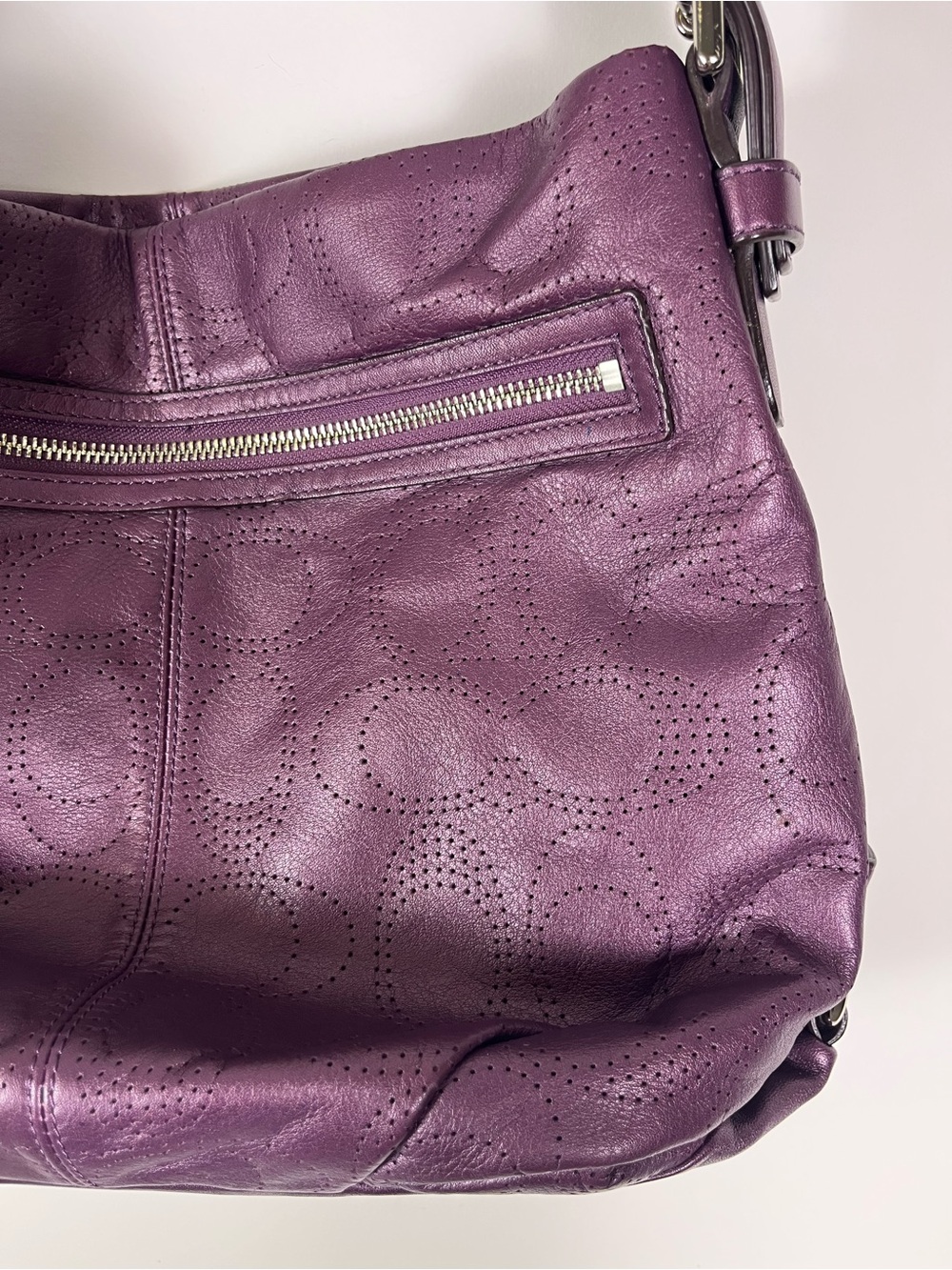 Coach Signature Perforated Plum Leather Shoulder Bag Hobo Logo Keychain - Picture 2 of 15